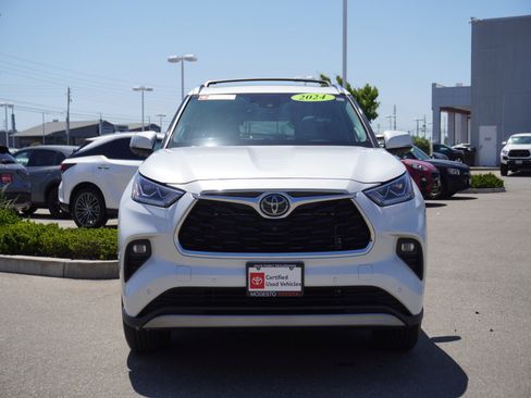 Used 2024 Toyota Highlander Platinum AWD/4WD image 6