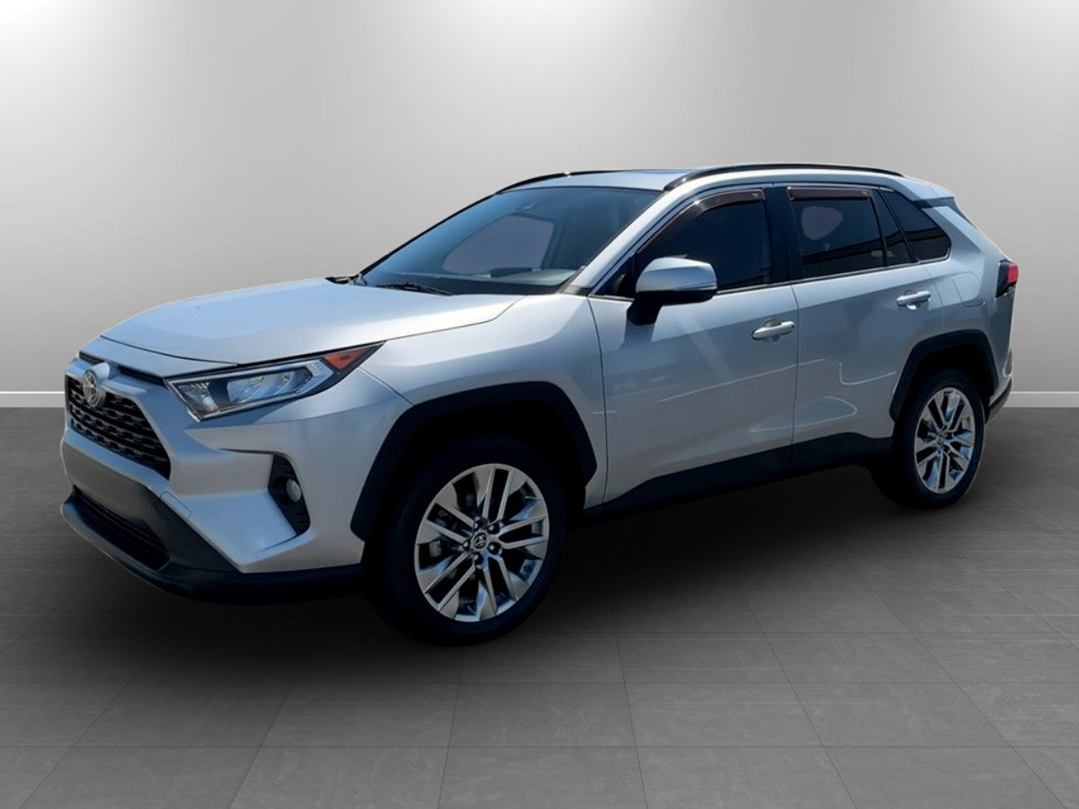 Used 2019 Toyota RAV4 XLE Premium FWD image 3
