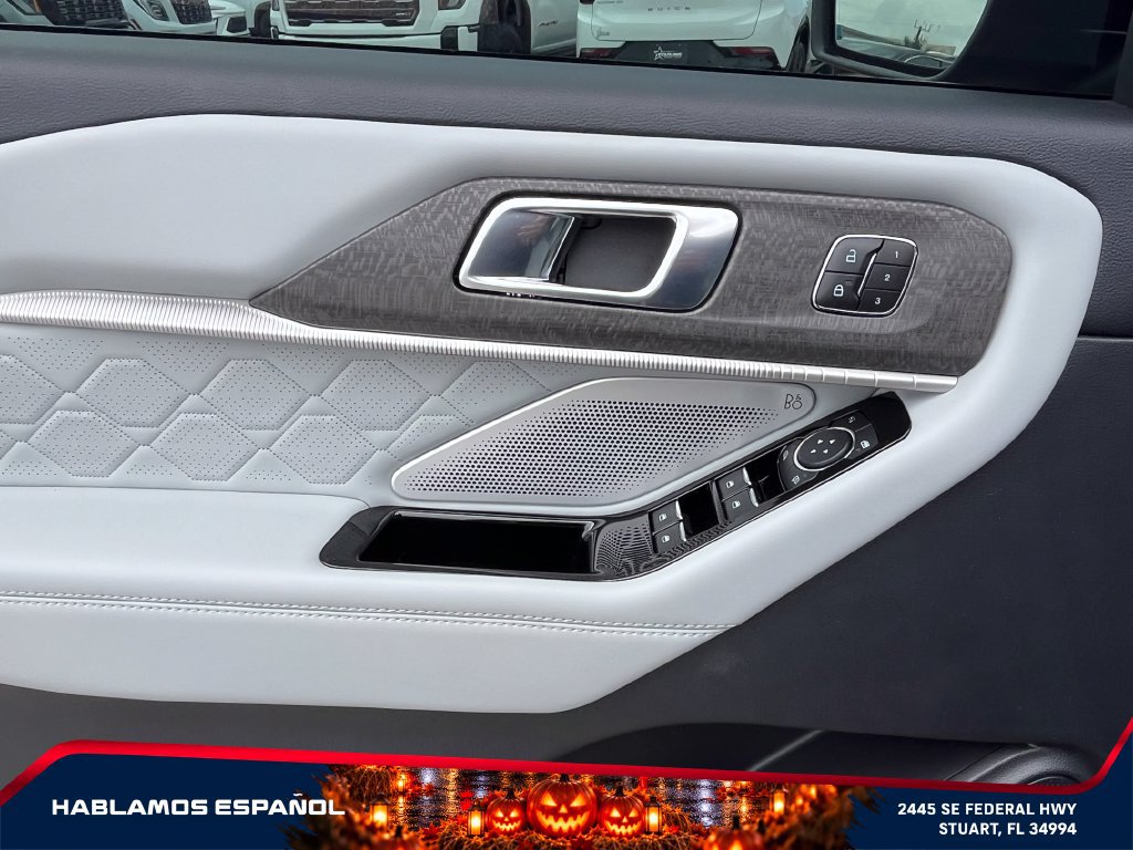 Used 2025 Ford Explorer Platinum w/ Ultimate Package AWD/4WD image 23