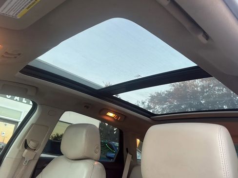 Used 2011 Cadillac SRX Luxury image 20