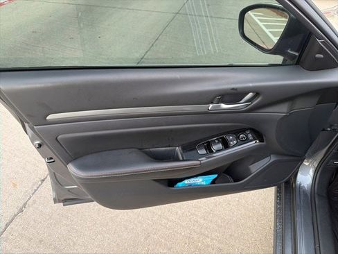 Used 2024 Nissan Altima 2.5 SR w/ SR Premium Package image 12