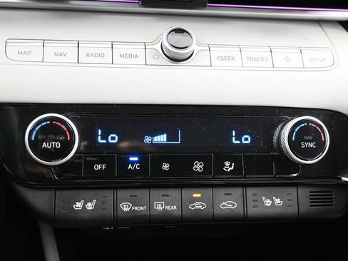 Used 2024 Hyundai Elantra Limited FWD image 20