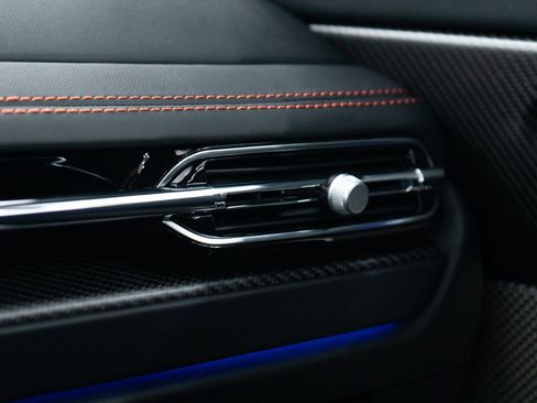 Used 2025 Aston Martin DB12 Coupe image 34