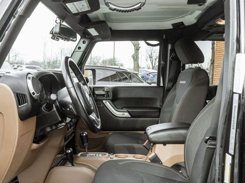 Used 2018 Jeep Wrangler Unlimited Sahara image 23