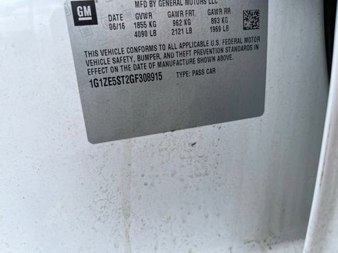 Used 2016 Chevrolet Malibu LT FWD image 9