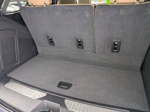 Used 2021 Chevrolet Tahoe Premier w/ Premium Package image 32