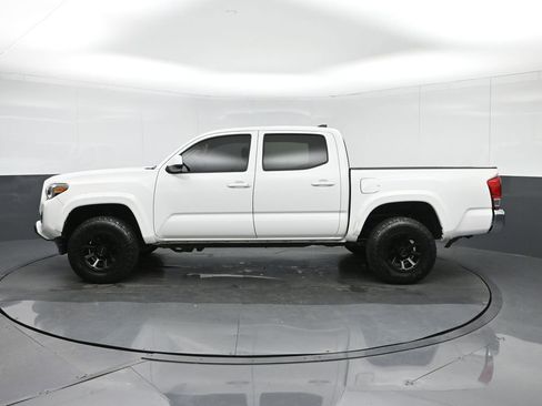 Used 2017 Toyota Tacoma SR5 w/ Tow Package image 4