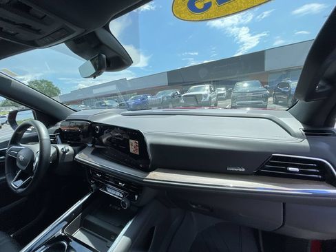 Used 2025 Chevrolet Suburban High Country AWD/4WD image 30