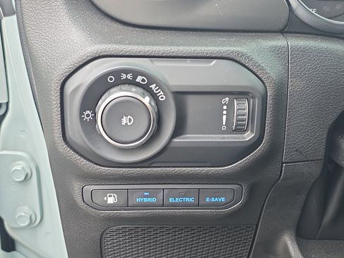 Used 2023 Jeep Wrangler Unlimited w/ Sun & Screen Package image 20