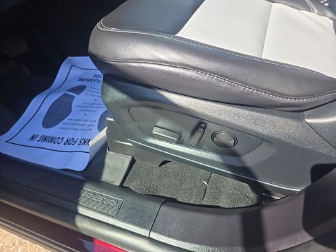 Used 2022 Ford Explorer XLT w/ Equipment Group 202A AWD/4WD image 10