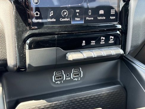 Used 2023 RAM 1500 Laramie AWD/4WD image 11
