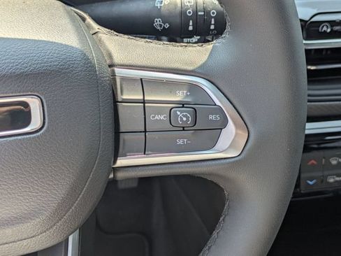 New 2026 Jeep Compass Latitude AWD/4WD image 18