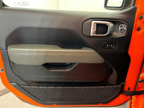 Used 2025 Jeep Gladiator Mojave image 14