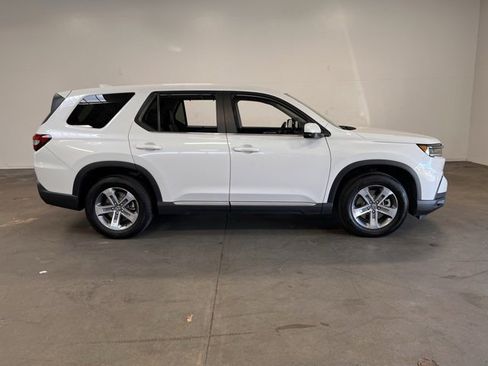 Used 2023 Honda Pilot EX-L image 2