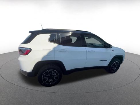 Used 2025 Jeep Compass Trailhawk AWD/4WD image 12