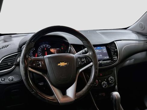 Used 2018 Chevrolet Trax LT w/ LT Convenience Package AWD/4WD image 18