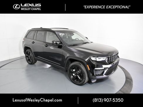 Used 2024 Jeep Grand Cherokee Limited w/ Black Appearance Package image 2