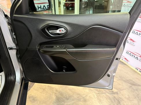 Used 2020 Jeep Cherokee Trailhawk AWD/4WD image 56