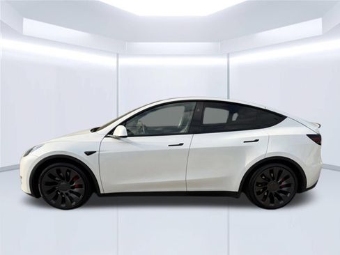 Used 2024 Tesla Model Y Performance AWD/4WD image 11