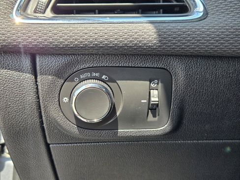 Used 2019 Chevrolet Cruze LT w/ Convenience Package FWD image 19