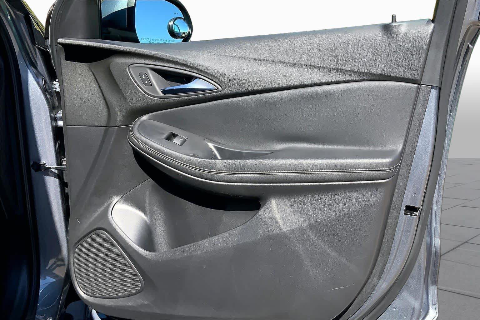Used 2022 Buick Encore GX Select w/ Sport Touring Package FWD image 22