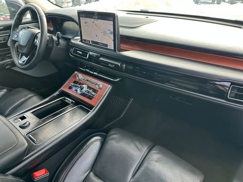 Used 2020 Lincoln Aviator Reserve w/ Equipment Group 202A image 9