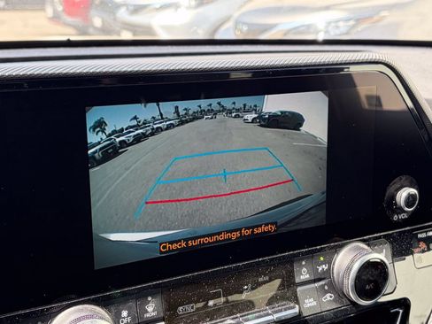 Used 2024 Toyota Highlander XSE FWD image 8