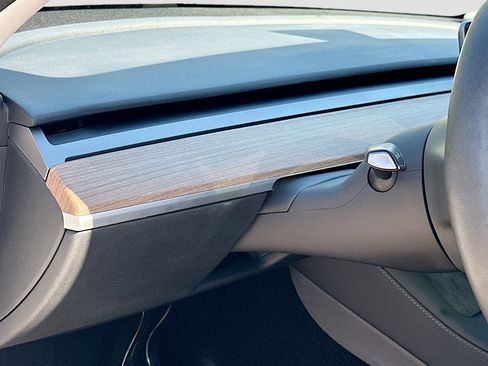 Used 2023 Tesla Model Y Performance image 10