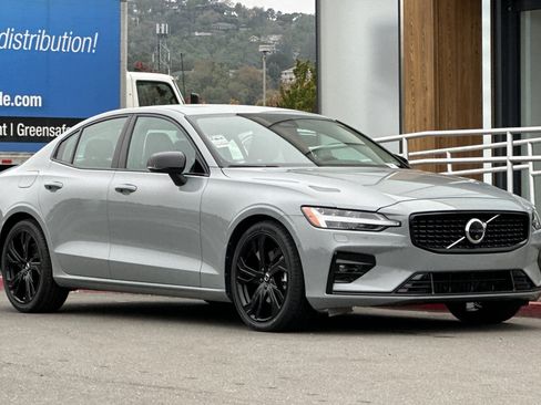 Used 2024 Volvo S60 B5 Plus image 9