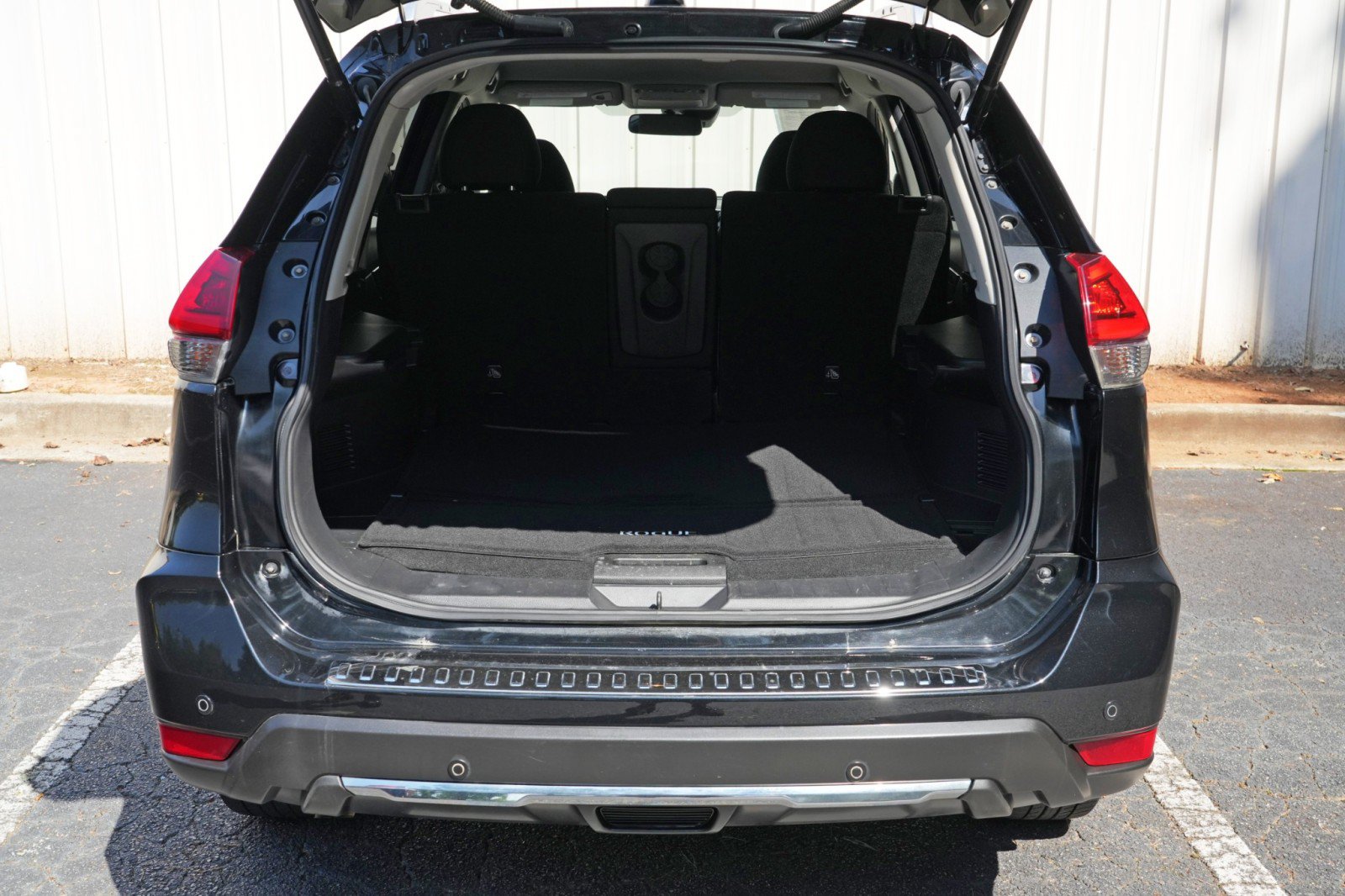 Used 2019 Nissan Rogue SV w/ Premium Package AWD/4WD image 9