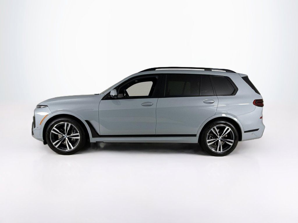 Used 2023 BMW X7 xDrive40i w/ M Sport Package AWD/4WD image 2