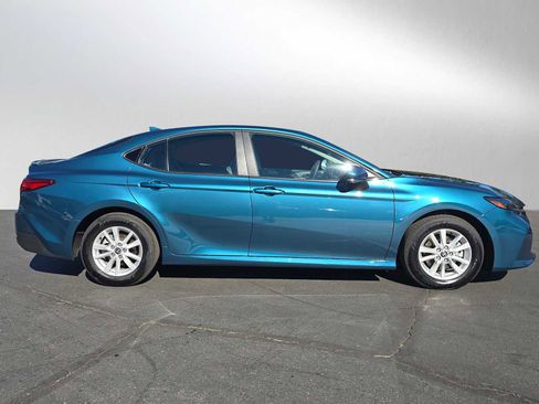 Used 2025 Toyota Camry LE image 2