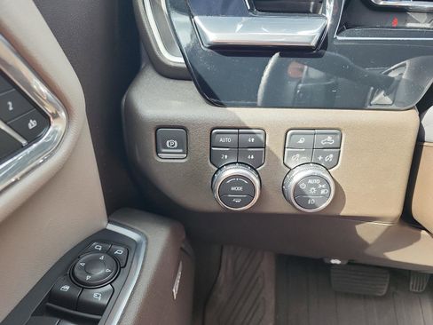 Used 2025 GMC Sierra 1500 SLT w/ SLT Premium Plus Package image 26