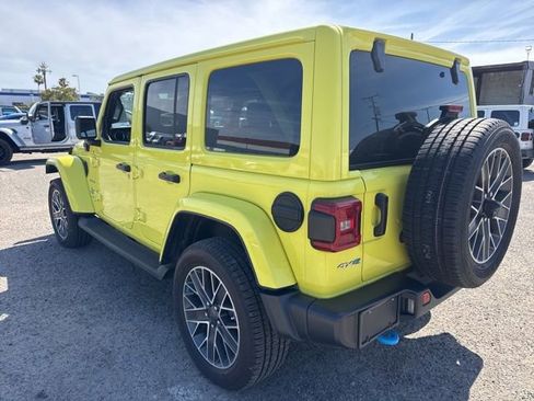 Used 2023 Jeep Wrangler Unlimited Sahara w/ Cold Weather Group AWD/4WD image 7