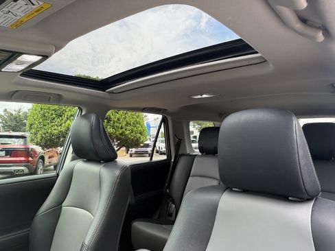 Used 2022 Toyota 4Runner SR5 Premium w/ Moonroof Package RWD image 18