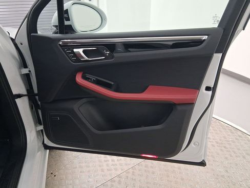 New 2026 Porsche Macan image 33