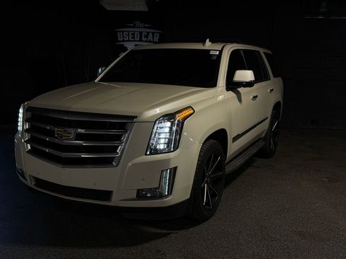 Used 2015 Cadillac Escalade Luxury AWD/4WD image 1