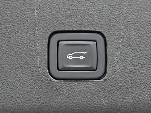 Used 2023 Chevrolet Traverse RS AWD/4WD image 31