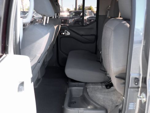 Used 2018 Nissan Frontier SV image 34