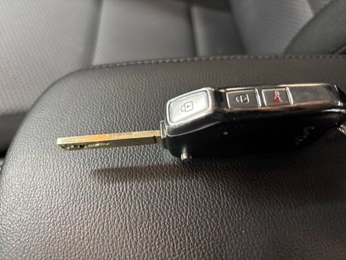 Used 2025 Kia Soul LX w/ LX Technology Package FWD image 17