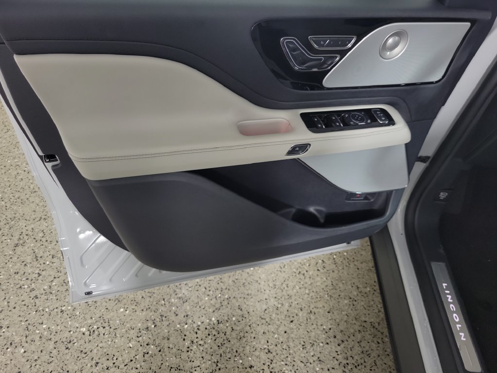 New 2027 Lincoln Aviator Reserve w/ Luxury Package RWD image 19