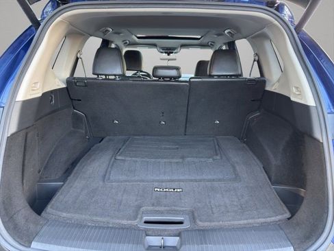 Used 2021 Nissan Rogue SV w/ Premium Package image 11