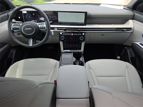 New 2025 Hyundai Tucson Limited image 12