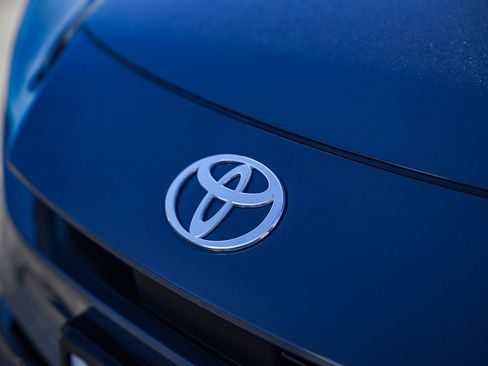 Certified 2024 Toyota Prius XLE image 6