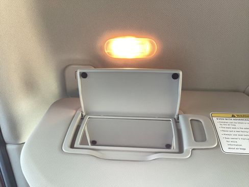 Used 2023 Nissan Rogue S image 27