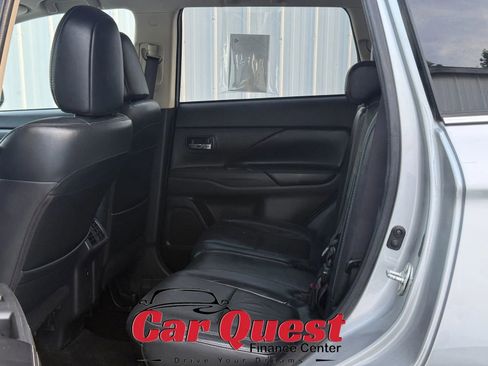Used 2019 Mitsubishi Outlander SEL AWD/4WD image 12