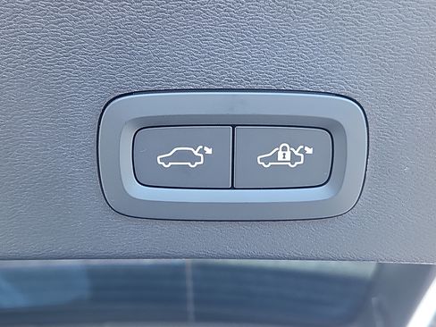 New 2026 Volvo XC40 B5 Plus w/ Protection Package Premier image 11