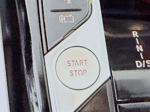 Used 2024 BMW 330e image 21