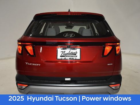 Certified 2025 Hyundai Tucson SE AWD/4WD image 6