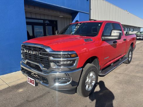Used 2026 RAM 2500 Big Horn AWD/4WD image 2